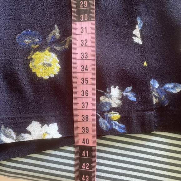 Nunui Floral Navy Blue Womens Shorts AU 12 - Blue with colourful flowers - Picture 10 of 16